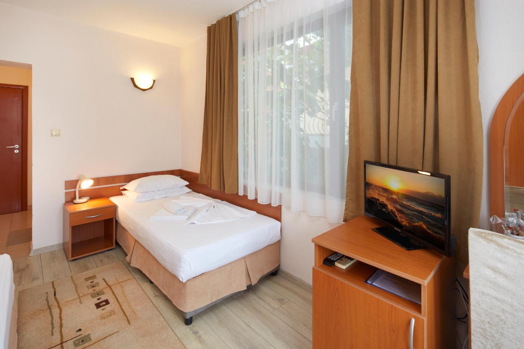 Nirvana Guest House 네세부르 외부 사진