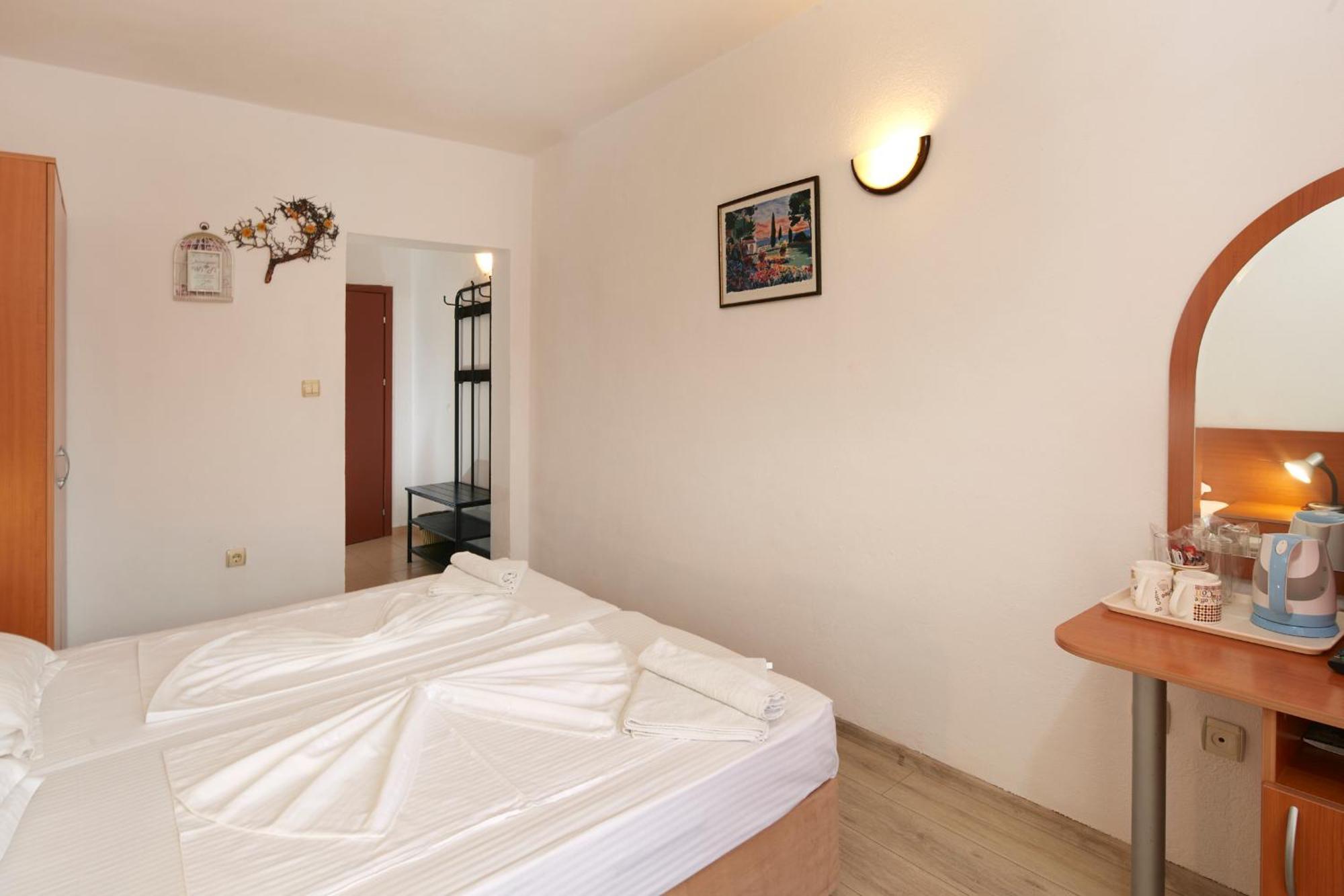 Nirvana Guest House 네세부르 외부 사진