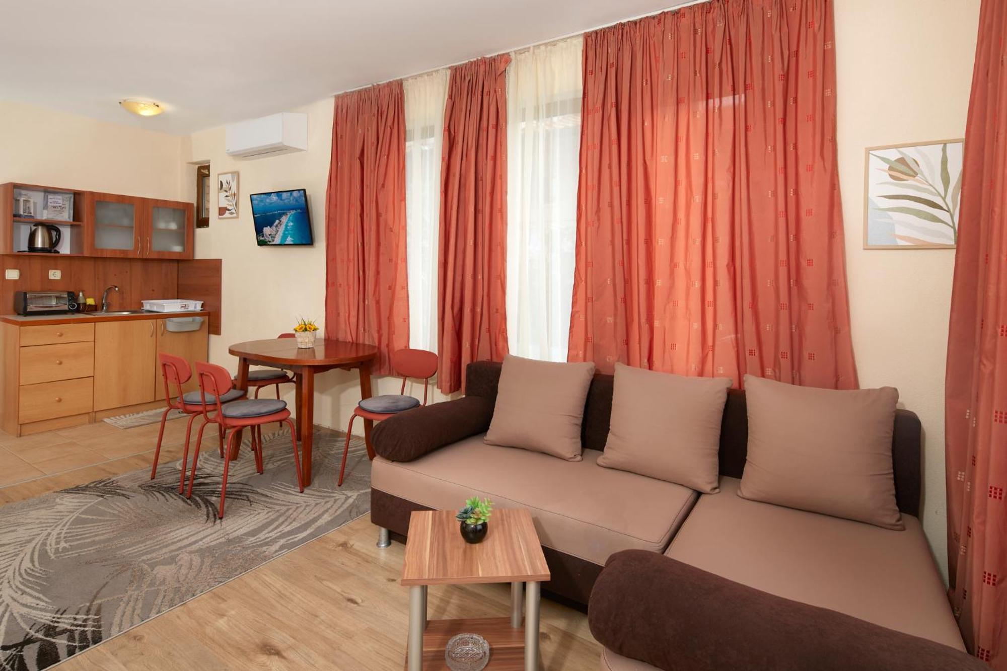 Nirvana Guest House 네세부르 외부 사진
